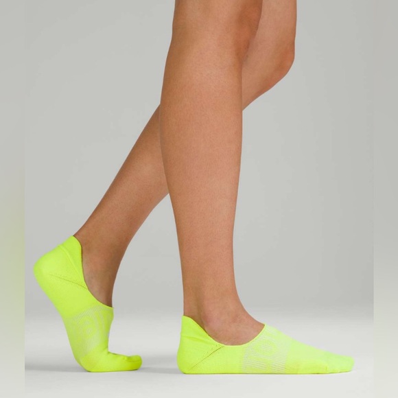 Bundle of 3 Lululemon Womens Hold Tight HR Shorts Tank Top Size 6 Socks M NWT - Picture 10 of 16